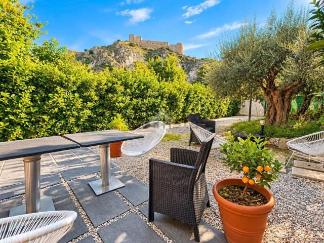 Villetta bifamiliare in vendita di 220 m² in Via Grotta Polifemo, 82