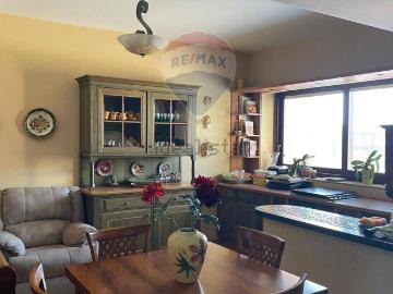 Villetta bifamiliare in vendita di 220 m² in Via Grazia Deledda, 124