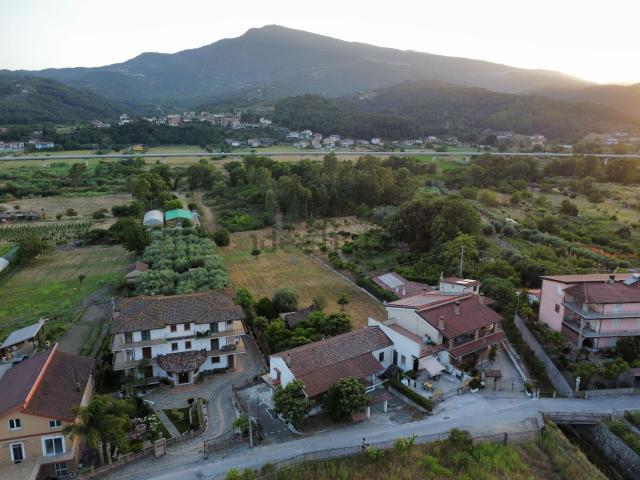 Villetta bifamiliare in vendita di 220 m² in Via Isca Della Noce