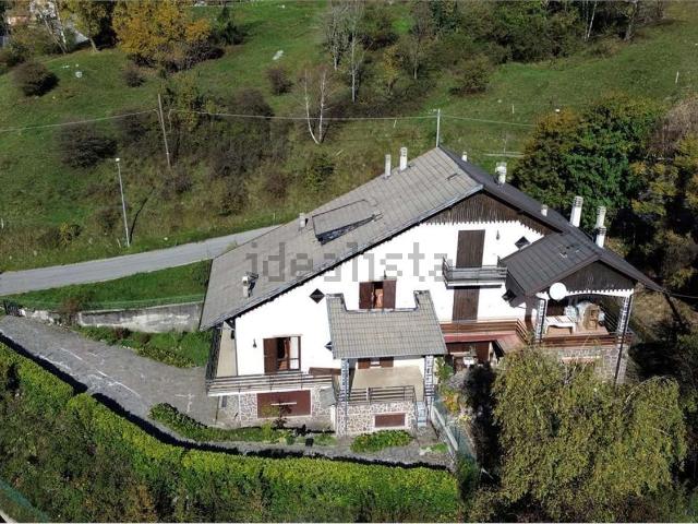 Villetta bifamiliare in vendita di 220 m² in Via Italia