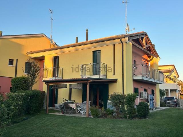 Villetta bifamiliare in vendita di 220 m² in Via IV Novembre, 19