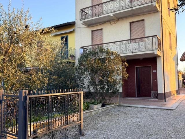 Villetta bifamiliare in vendita di 220 m² in Via Madonna di Campagna