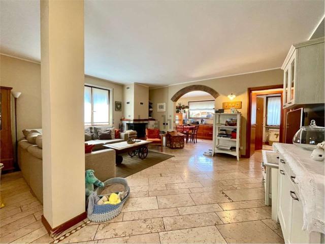 Villetta bifamiliare in vendita di 220 m² in Via Martin Luther King