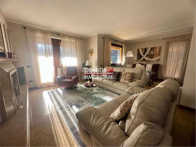 Villetta bifamiliare in vendita di 220 m² in Via Martiri