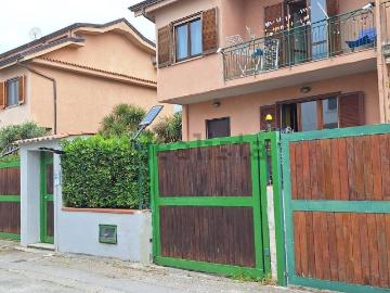 Villetta bifamiliare in vendita di 187 m² in Via Mare Adriatico, 30