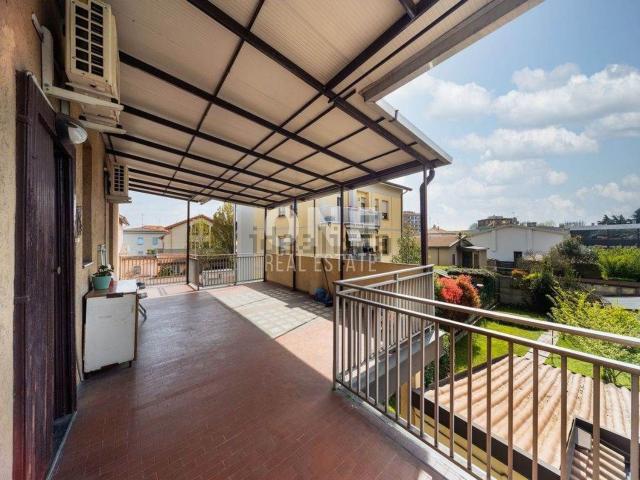 Villetta bifamiliare in vendita di 220 m² in Via Monte Pasubio, 12