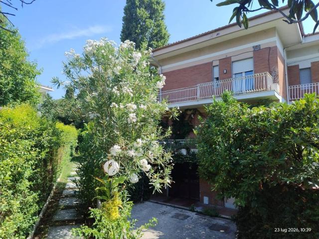 Villetta bifamiliare in vendita di 220 m² in Via Paneno