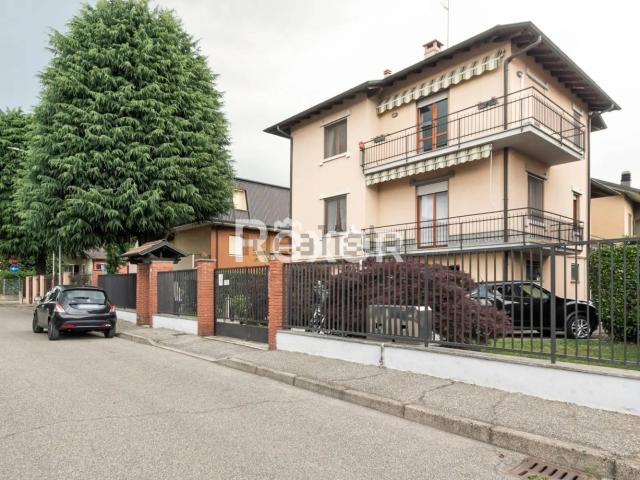 Villetta bifamiliare in vendita di 220 m² in Via Piemonte, 40