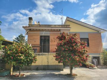 Villetta bifamiliare in vendita di 220 m² in Via Prelatura