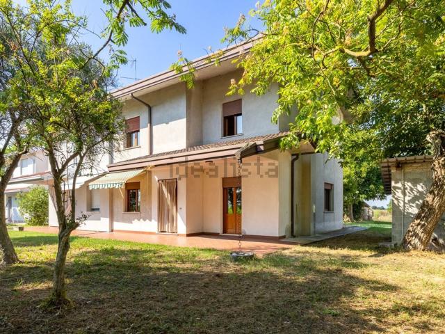 Villetta bifamiliare in vendita di 220 m² in Via Principe, 85