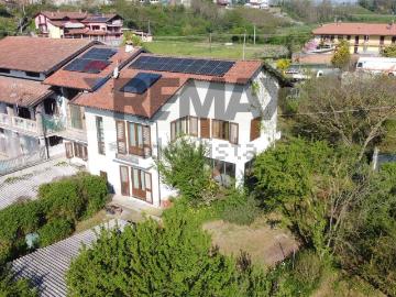 Villetta bifamiliare in vendita di 220 m² in Via Regione Dossi, 2