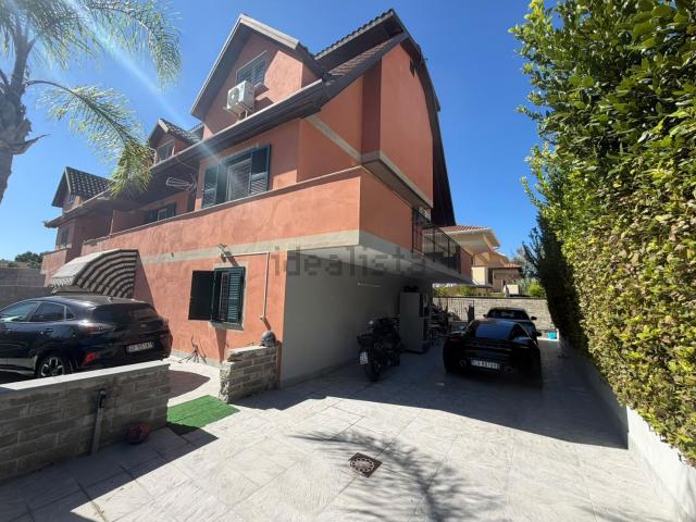 Villetta bifamiliare in vendita di 220 m² in Via Ripuaria