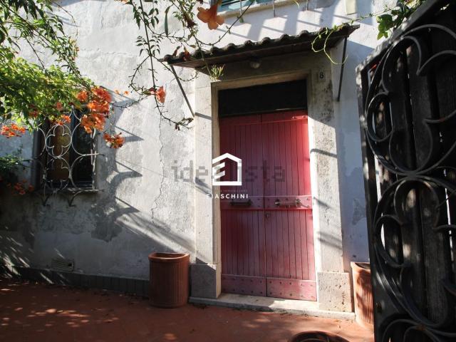 Villetta bifamiliare in vendita di 220 m² in Via Roma