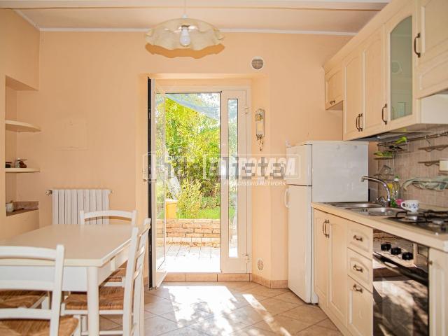 Villetta bifamiliare in vendita di 220 m² in Via Romagna, 41