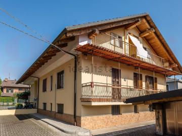 Villetta bifamiliare in vendita di 220 m² in Via Rubens Fattorelli, 64