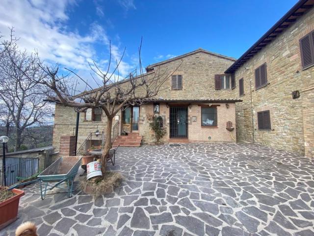 Villetta bifamiliare in vendita di 220 m² in Via San Fortunato