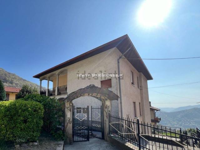Villetta bifamiliare in vendita di 220 m² in Via San Marco