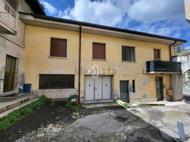 Villetta bifamiliare in vendita di 220 m² in Via San Siro, 3