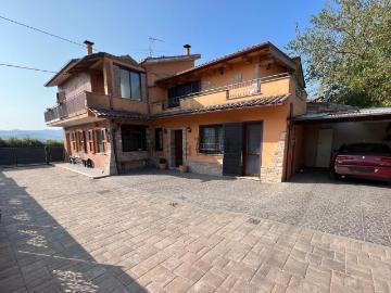Villetta bifamiliare in vendita di 220 m² in Via Serra