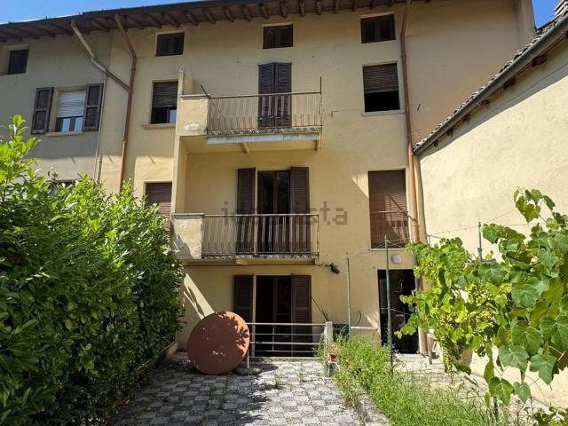 Villetta bifamiliare in vendita di 220 m² in Via Sombico, 12