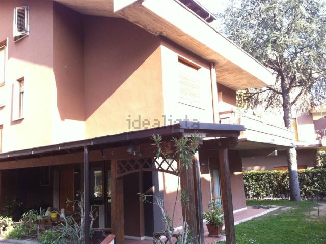 Villetta bifamiliare in vendita di 220 m² in Viale Assisi
