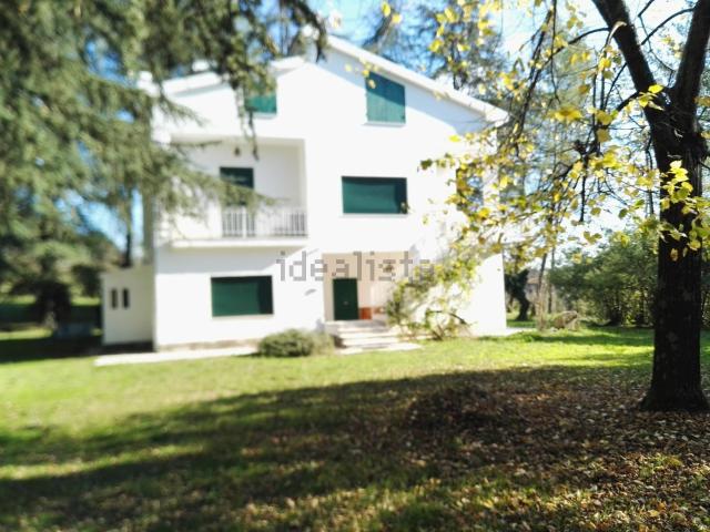 Villetta bifamiliare in vendita di 220 m² in Viale Valli, 2