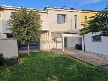 Villetta bifamiliare in vendita di 220 m²