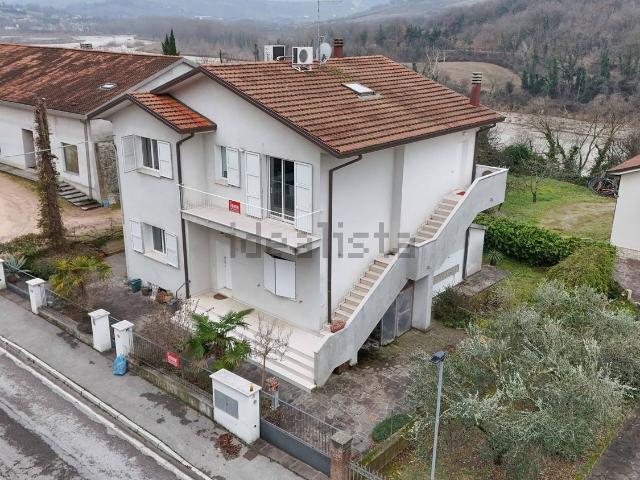 Villetta bifamiliare in vendita di 220 m²