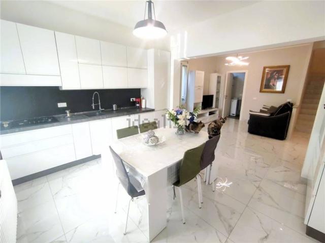Villetta bifamiliare in vendita di 220 m²