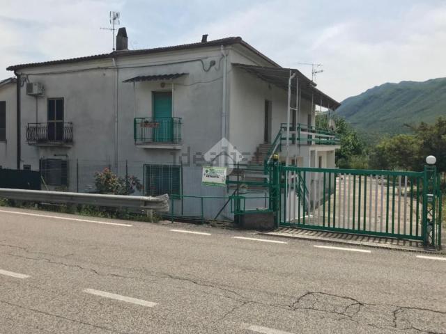 Villetta bifamiliare in vendita di 220 m² in Località San Cesario, 43