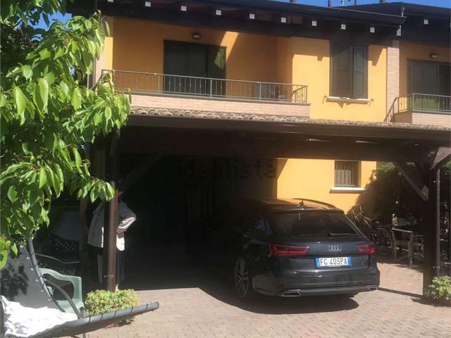 Villetta bifamiliare in vendita di 220 m²