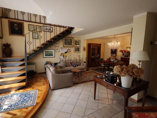Villetta bifamiliare in vendita di 220 m²
