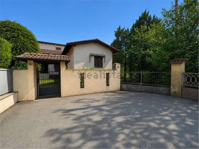 Villetta bifamiliare in vendita di 220 m²