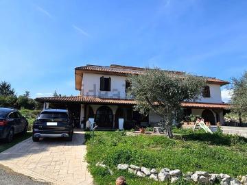 Villetta bifamiliare in vendita di 220 m²