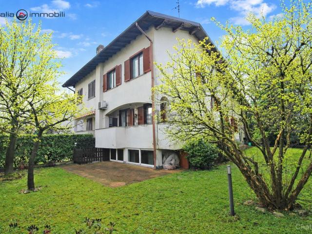 Villetta bifamiliare in vendita di 221 m² in Via Antonio Vivaldi, 14