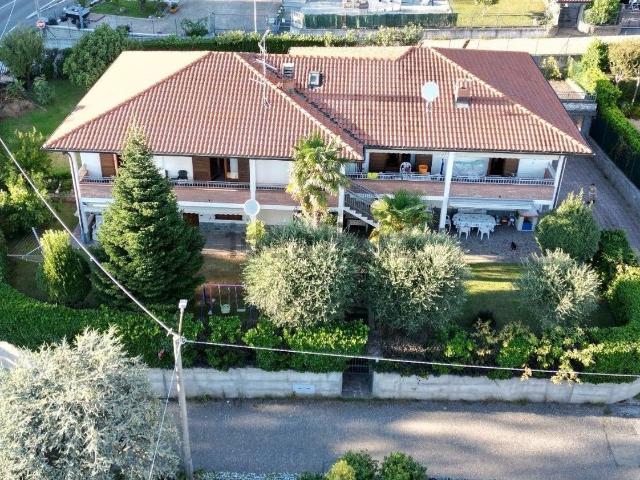 Villetta bifamiliare in vendita di 221 m² in Via De Vittori, 1