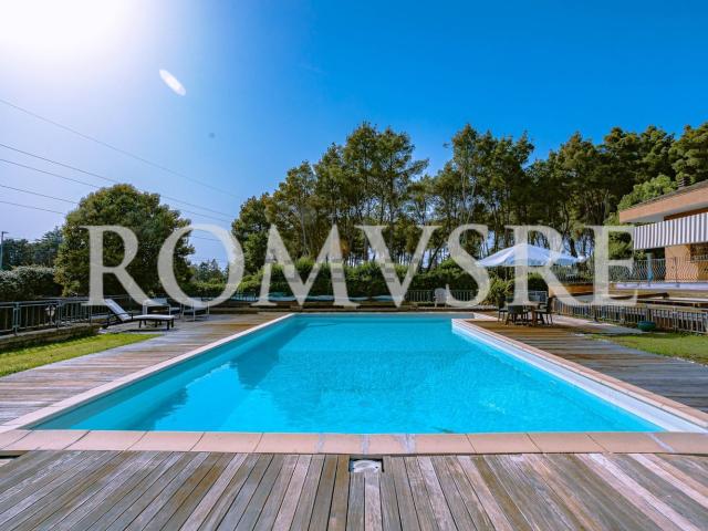 Villetta bifamiliare in vendita di 221 m² in Via del Fosso della Castelluccia