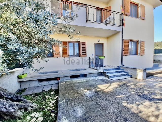Villetta bifamiliare in vendita di 221 m² in Via Giosuè Carducci