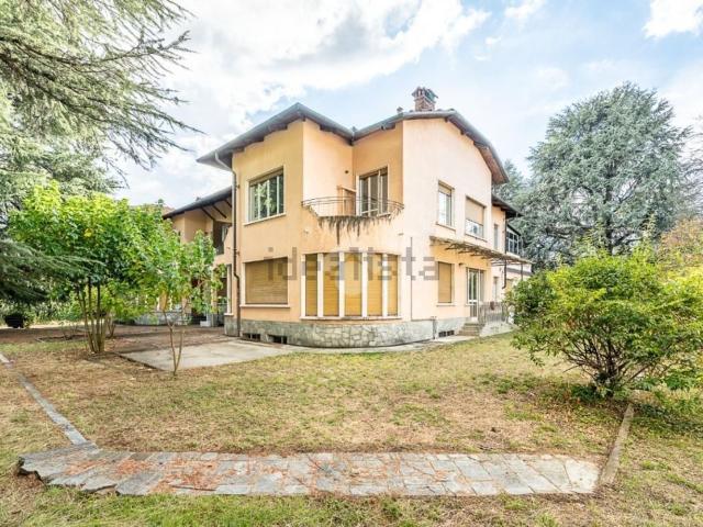 Villetta bifamiliare in vendita di 221 m² in Via Maria Bricca, 22