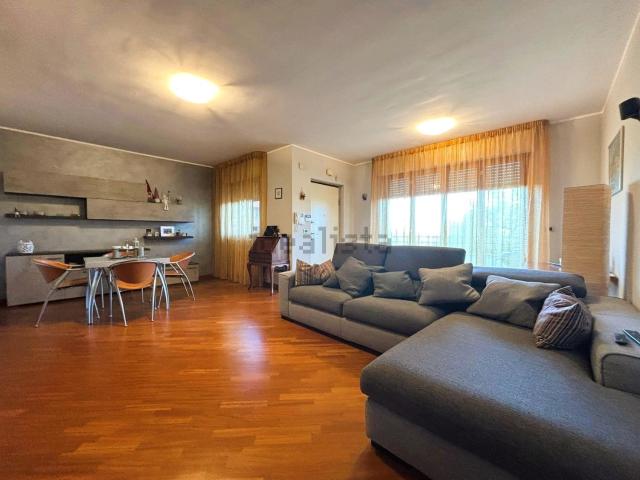 Villetta bifamiliare in vendita di 221 m² in Via Michele Ciafardini, 11