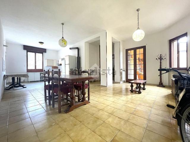 Villetta bifamiliare in vendita di 221 m² in Via Milano, 20
