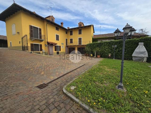 Villetta bifamiliare in vendita di 221 m² in Via Mons. Marello, 39