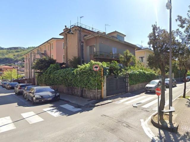 Villetta bifamiliare in vendita di 221 m² in Viale Marconi