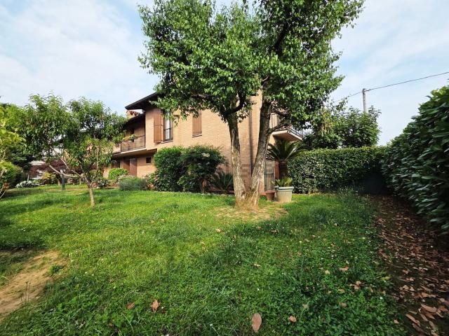 Villetta bifamiliare in vendita di 221 m² in Viale Papa Giovanni XXIII