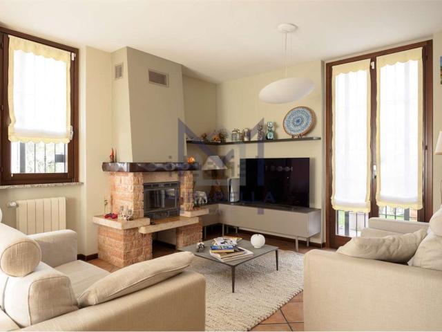 Villetta bifamiliare in vendita di 221 m²