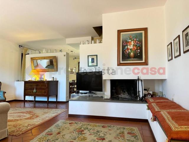 Villetta bifamiliare in vendita di 222 m² in Località Battifolle