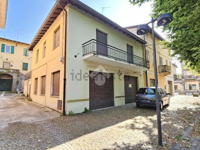 Villetta bifamiliare in vendita di 222 m² in Piazza Matilde di Canossa, 13