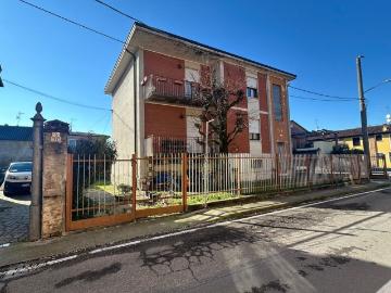 Villetta bifamiliare in vendita di 222 m² in Via Ubaldo Ferrari