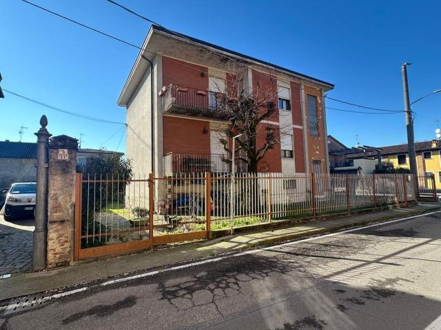 Villetta bifamiliare in vendita di 222 m² in Via Ubaldo Ferrari
