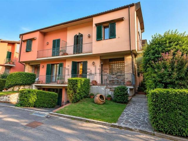 Villetta bifamiliare in vendita di 222 m² in Via dei Mezzi, 2